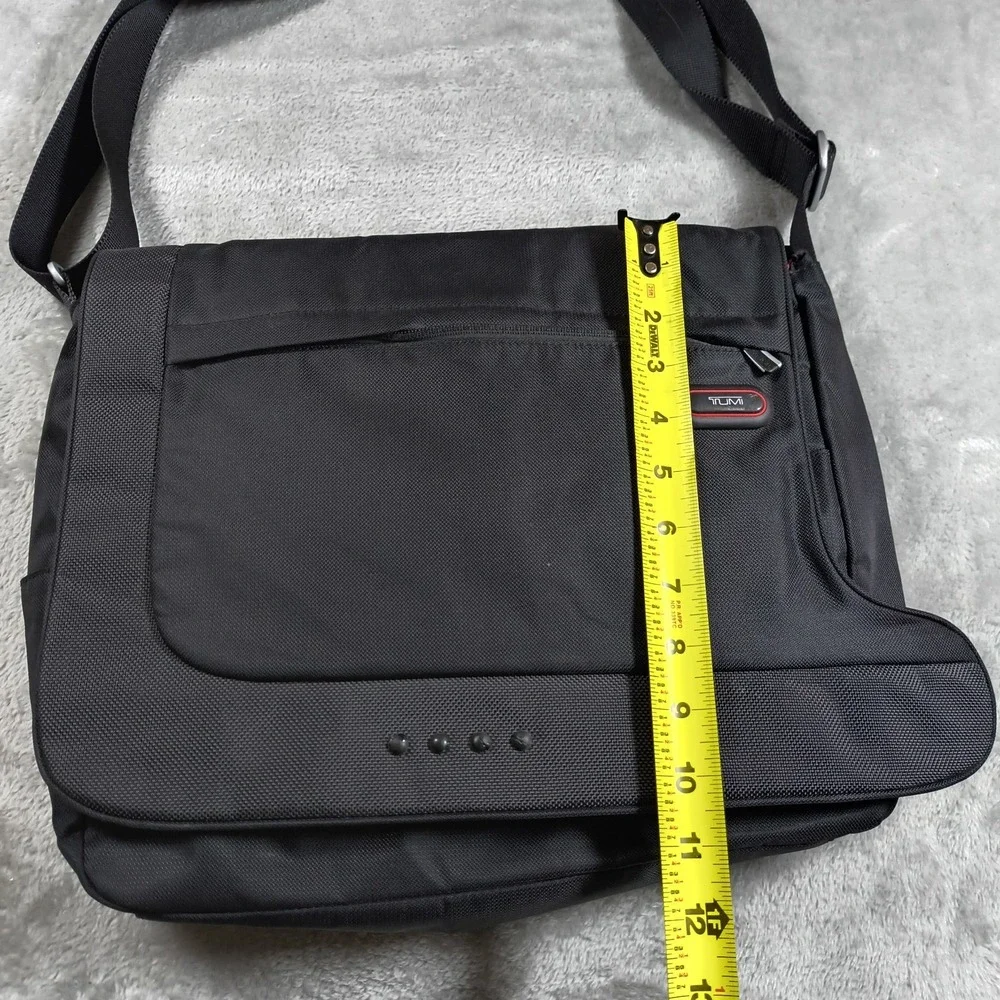 Tumi Messenger Bag Black T Tech 5114D Nylon Crossbody Shoulder Messenger Laptop